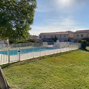 Les Locations Cinaureva  Village De La Appartement